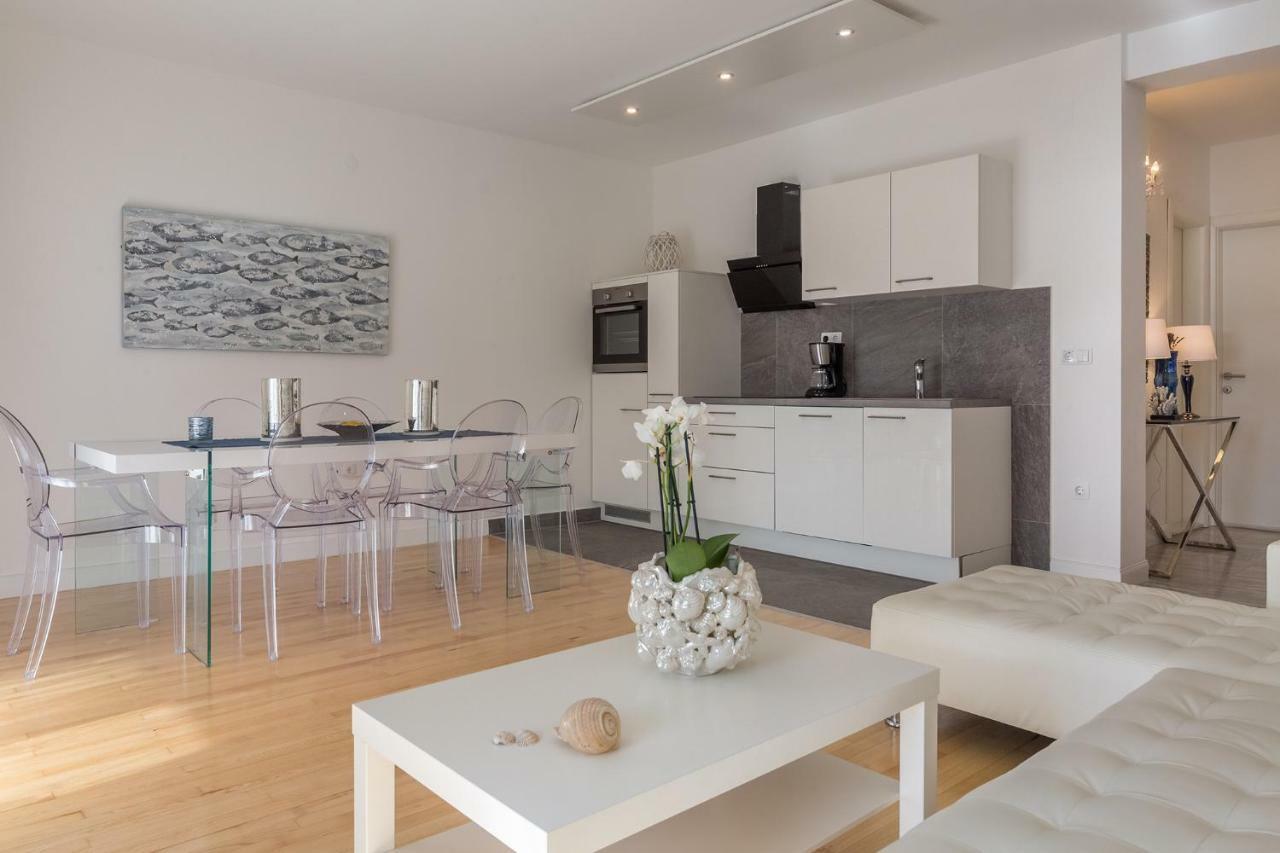 Apartments Villa Lux Dugi Rat Extérieur photo
